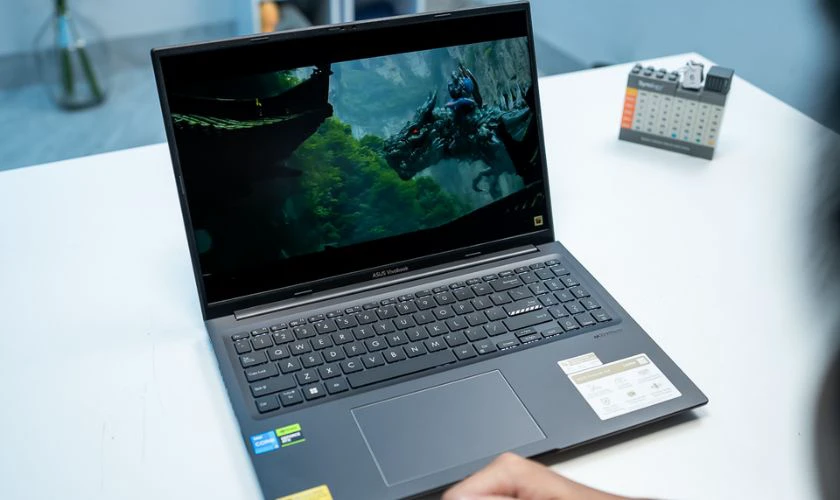 So sánh Asus Gaming Vivobook 16X RTX 3050 và RTX 4050 về thời lượng pin