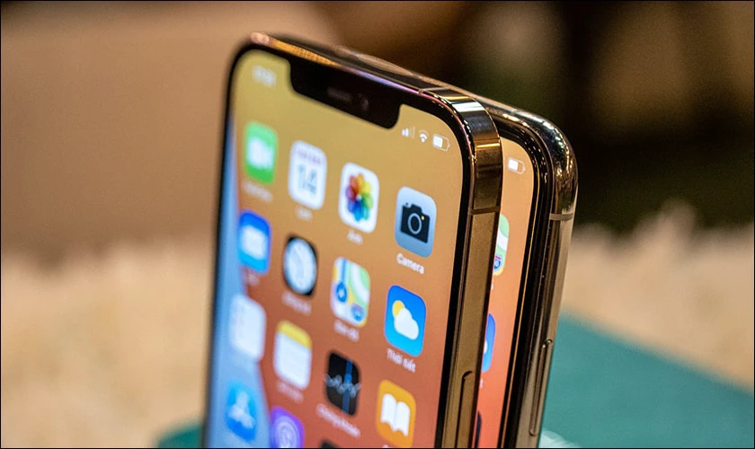 So sánh iPhone 11 Pro và 12 về thiết kế