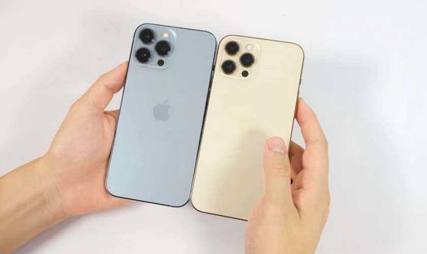 So sánh kích thước điện thoại iPhone 12 Pro và iPhone 13 Pro