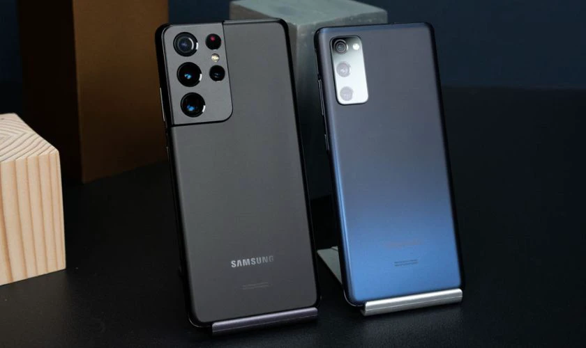 So sánh S20 FE và S21 FE về thiết kế