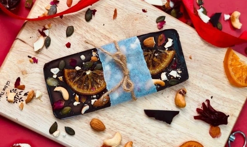 Socola Valentine kết hợp cùng các loại trái cây và hạt