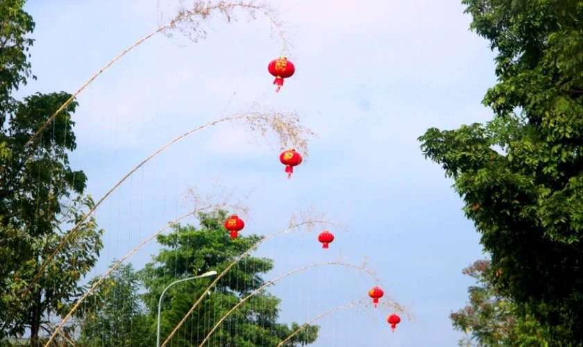 Sự Tích Cây Nêu Ngày Tết 2026 Bính Ngọ Cho Bé, Trẻ Mầm Non Hình Ảnh Cây Nêu Ấn Tượng Mùa Xuân Đẹp Nhất