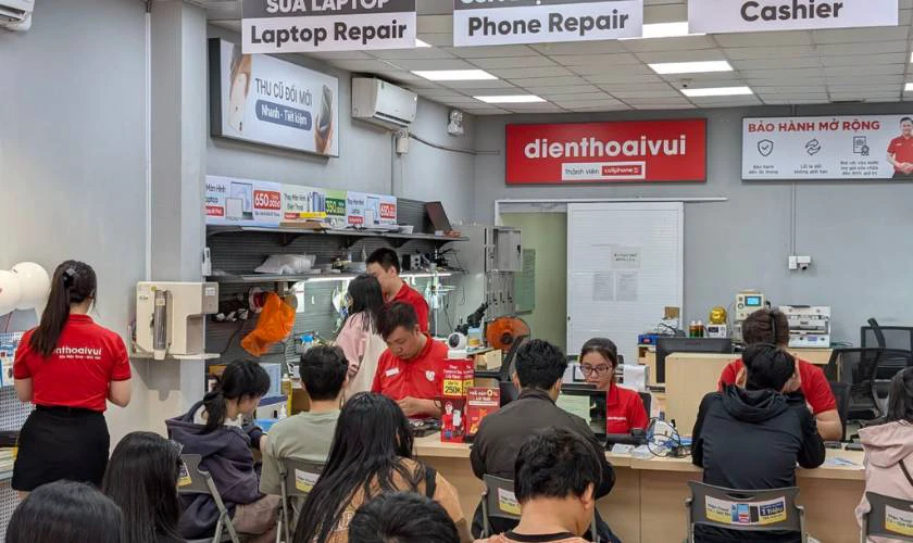 Bàn giao laptop HP và thanh toán