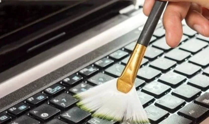 Nên vệ sinh bàn phím định kỳ để kéo dài tuổi thọ linh kiện