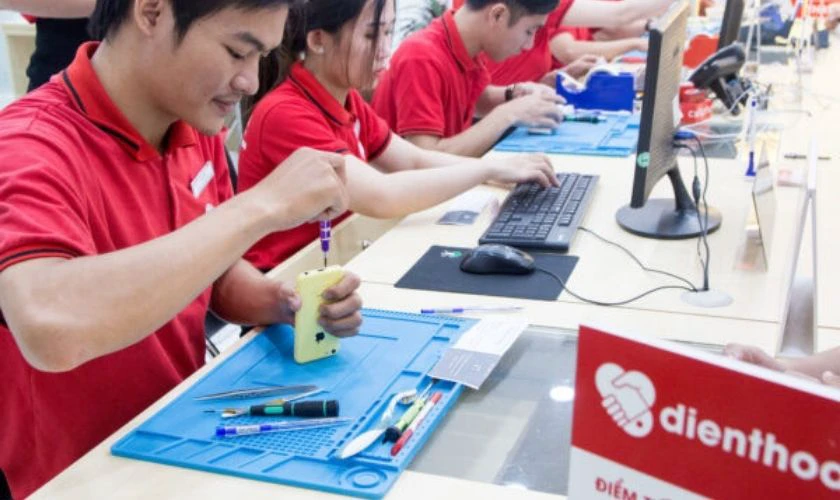 Sửa điện thoại quận 7 ở đâu chính hãng lấy ngay?