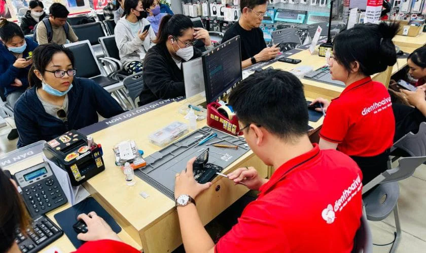 Thực hiện thay thế linh kiện/ sửa chữa máy