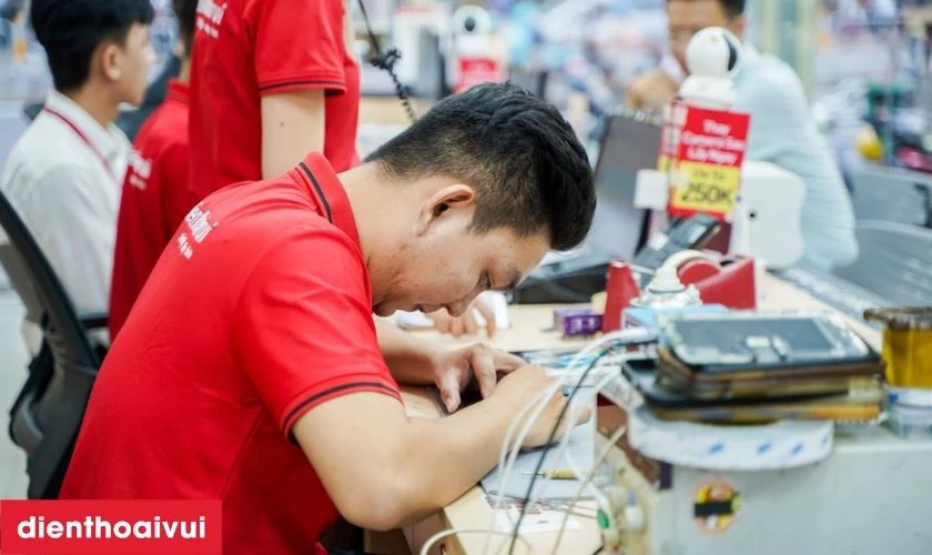 Kỹ thuật chuy&ecirc;n nghiệp, c&oacute; kinh nghiệm sửa c&aacute;c d&ograve;ng iPhone