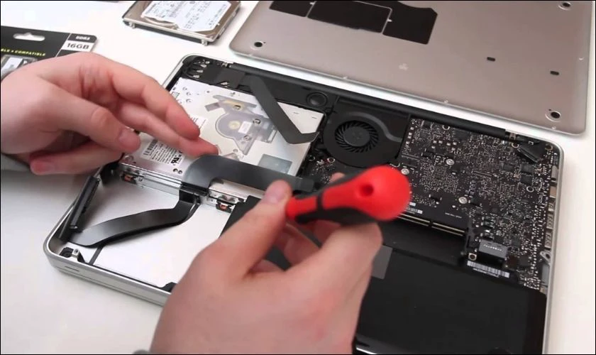 Yếu tố ảnh hưởng đến giá sửa laptop quận 4