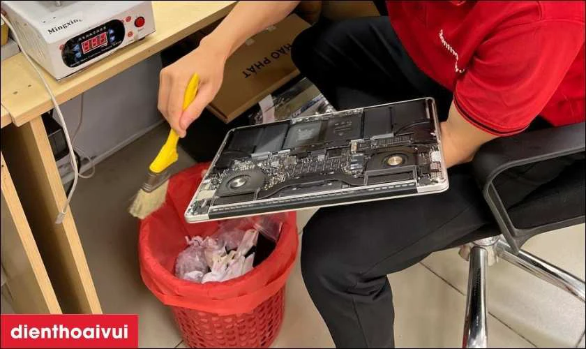 Vệ sinh Macbook lấy nhanh