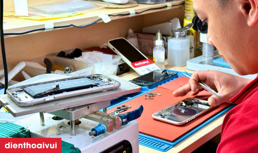 Quy tr&igrave;nh sửa main - IC cảm biến iPhone 11 Pro Max tại Điện Thoại Vui