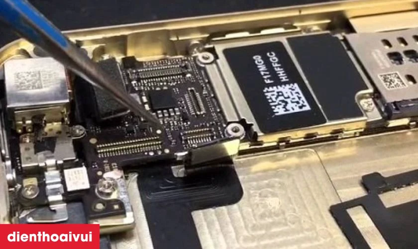 Quy trình sửa main - IC cảm biến iPhone 13 Mini tại Điện Thoại Vui
