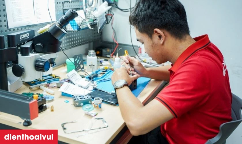 Quy trình sửa main - IC cảm biến iPhone 14 Pro tại Điện Thoại Vui