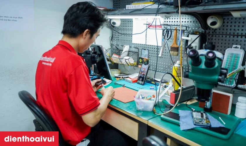 Quy trình sửa main - IC cảm biến iPhone 17 tại Điện Thoại Vui