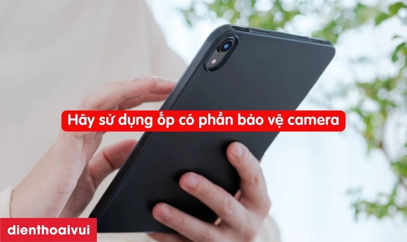 Sử dụng ốp lưng, bao da chống sốc để bảo vệ thiết bị tốt hơn