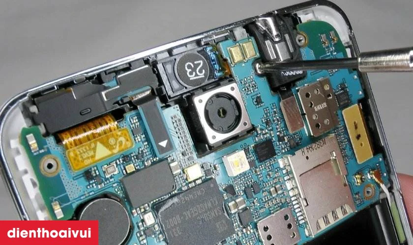 Sửa main IC hiển thị cảm ứng điện thoại Vivo c&oacute; ảnh hưởng g&igrave; kh&ocirc;ng?