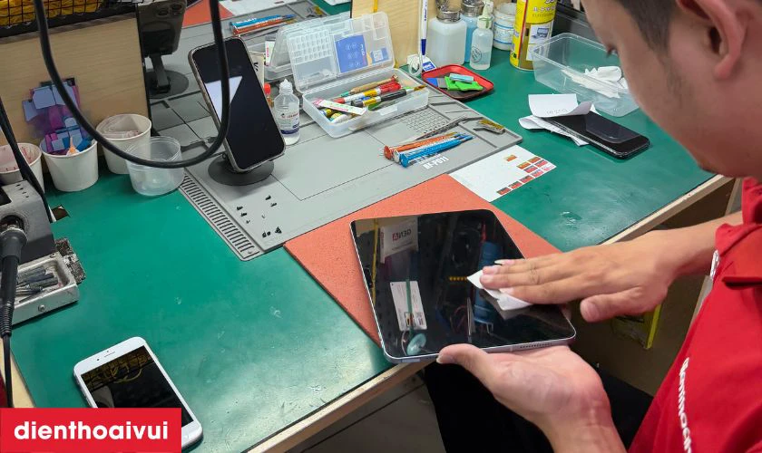 Quy tr&igrave;nh sửa main &ndash; IC hiển thị cảm ứng iPad Mini 7 tại Điện Thoại Vui