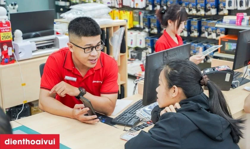 Quy tr&igrave;nh sửa main - IC hiển thị cảm ứng iPhone 13 Mini tại Điện Thoại Vui