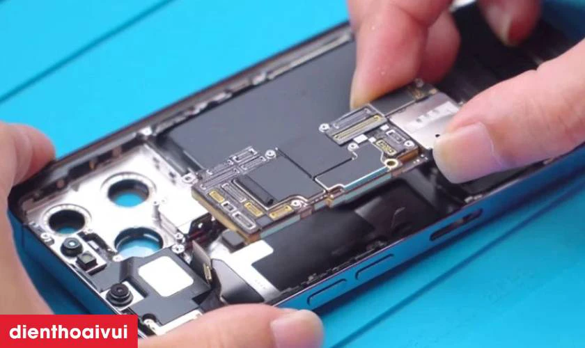Có nên sửa main - IC hiển thị cảm ứng iPhone 16 Pro không?