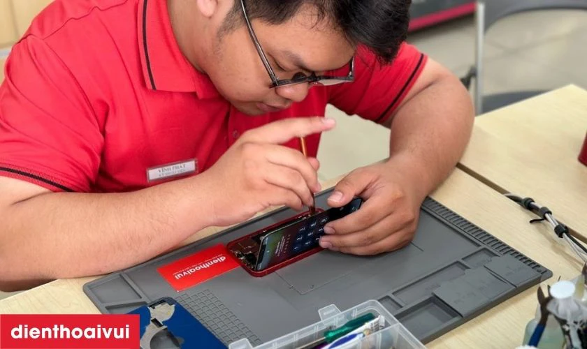 C&oacute; n&ecirc;n sửa main &ndash; IC m&agrave;n h&igrave;nh iPhone 16 Plus kh&ocirc;ng?