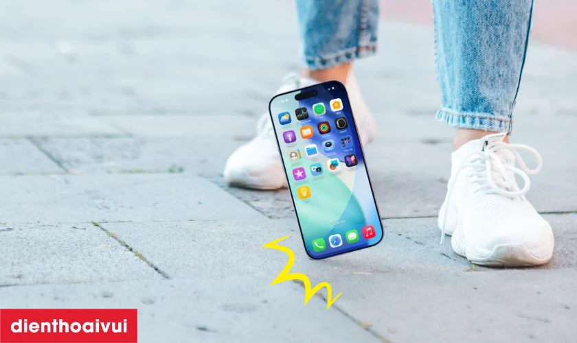 Va đập khiến main - IC m&agrave;n h&igrave;nh iPhone 17 bị hư