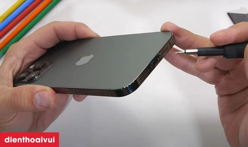 C&oacute; n&ecirc;n sửa main - IC rung iPhone 12 Pro Max kh&ocirc;ng?