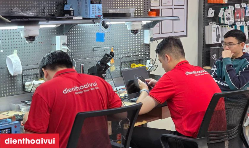 Quy tr&igrave;nh sửa main - IC rung iPhone 13 Mini tại Điện Thoại Vui