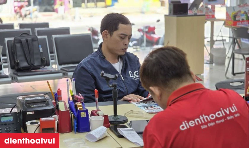 Quy tr&igrave;nh sửa main - IC rung iPhone 14 tại Điện Thoại Vui