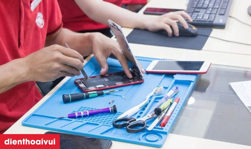 Quy tr&igrave;nh sửa main - IC rung iPhone 14 Pro tại Điện Thoại Vui