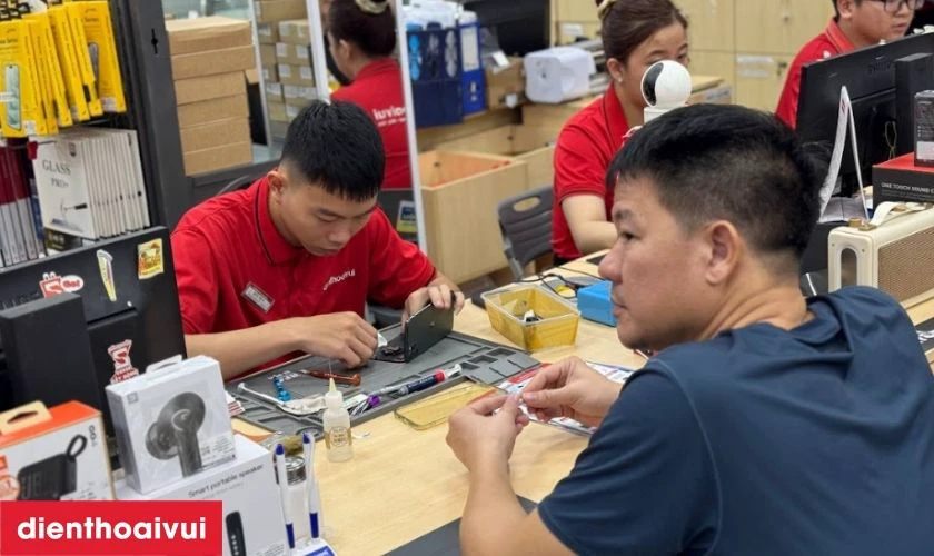 Sửa chữa bằng m&aacute;y m&oacute;c chuy&ecirc;n dụng, hạn chế tối đa rủi ro