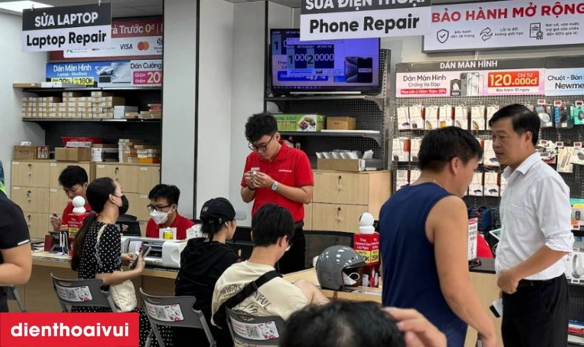 Am hiểu s&acirc;u về bo mạch iPhone, xử l&yacute; ch&iacute;nh x&aacute;c lỗi IC rung phức tạp