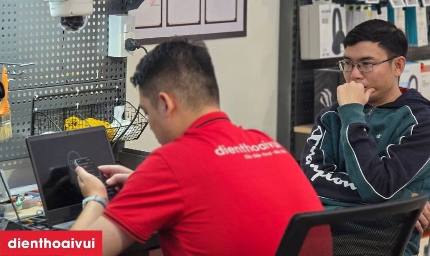 Kiểm tra lại, vệ sinh v&agrave; d&aacute;n tem bảo h&agrave;nh