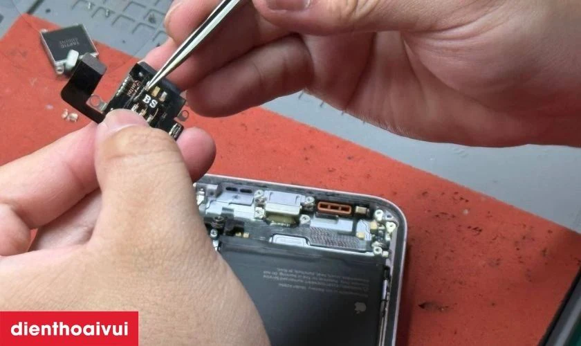 Quy trình minh bạch, khách hàng được quan sát trực tiếp quá trình sửa chữa