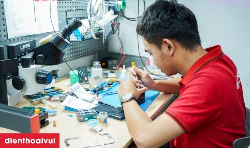 Quy tr&igrave;nh sửa chữa c&ocirc;ng khai, kh&aacute;ch h&agrave;ng được theo d&otilde;i trực tiếp