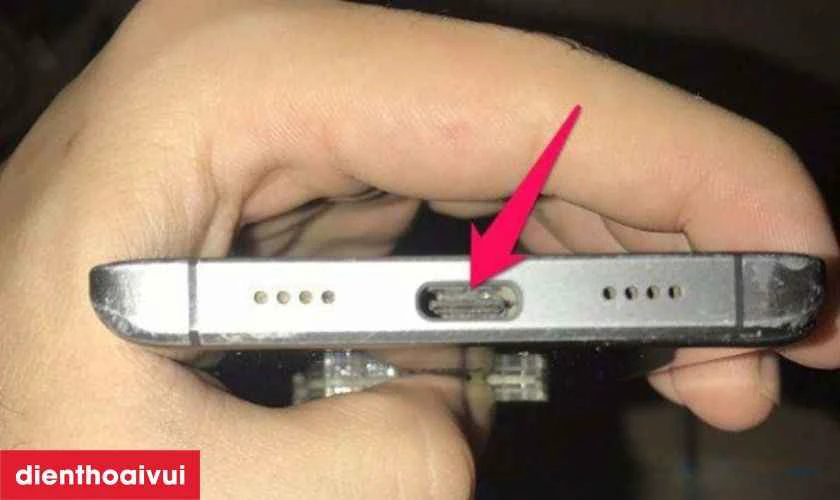 Nguy&ecirc;n nh&acirc;n iPhone 15 Plus bị lỗi IC sạc