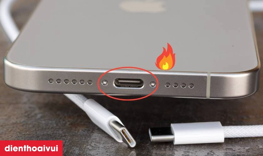 Dấu hiệu iPhone 15 Pro Max bị hư IC sạc