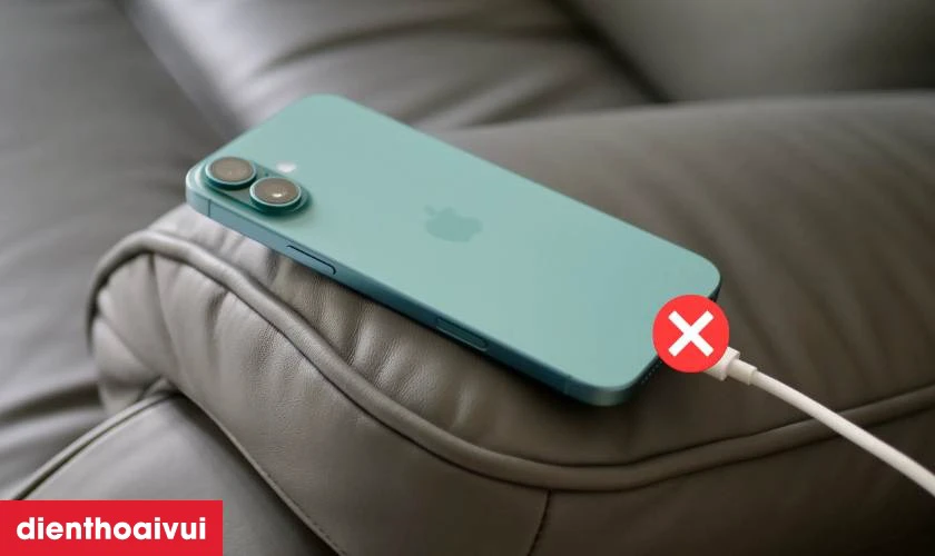 Dấu hiệu iPhone 16 Plus bị hư IC sạc