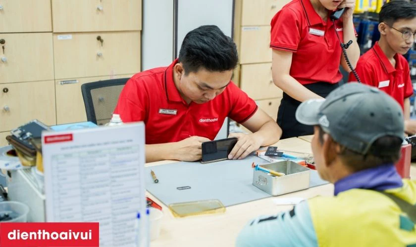 Quy trình sửa main - IC sóng iPhone 17 Pro tại Điện Thoại Vui