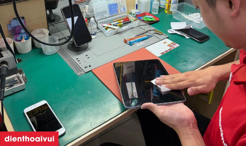 Quy tr&igrave;nh sửa main IC s&oacute;ng m&aacute;y t&iacute;nh bảng Huawei lấy liền tại Điện Thoại Vui