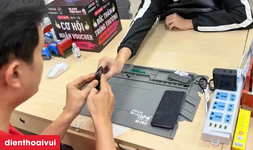 Quy tr&igrave;nh sửa main IC USB sạc điện thoại Realme chuy&ecirc;n nghiệp tại Điện Thoại Vui