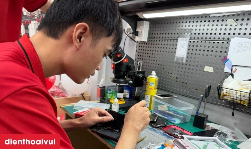 Quy tr&igrave;nh sửa main IC USB sạc điện thoại Vsmart uy t&iacute;n tại Điện Thoại Vui