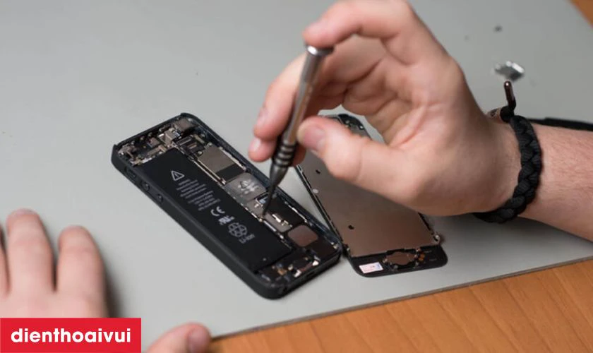 Sửa main IC WiFi điện thoại c&oacute; ảnh hưởng g&igrave; kh&ocirc;ng?