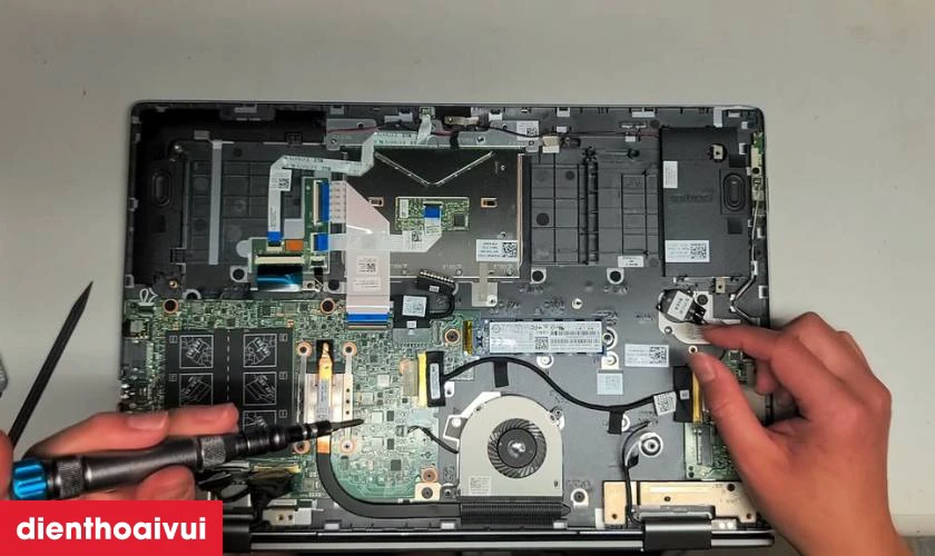Sửa main laptop - Lỗi IC nguồn Dell Inspiron 15 7579 là gì