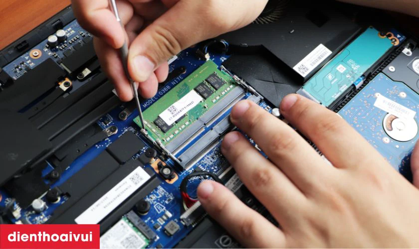 Sửa main laptop - Lỗi IC nguồn Dell Latitude E7250 là gì?