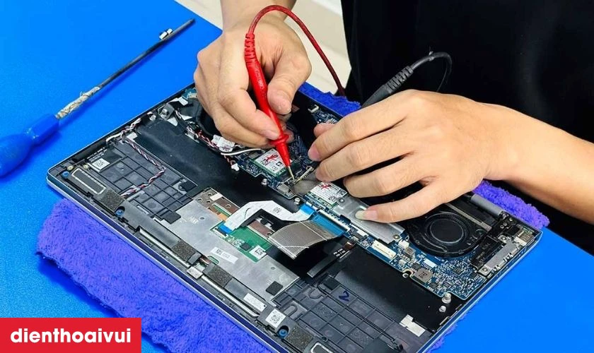 Sửa main laptop - Lỗi IC nguồn Dell Precision 15 5520 là gì?
