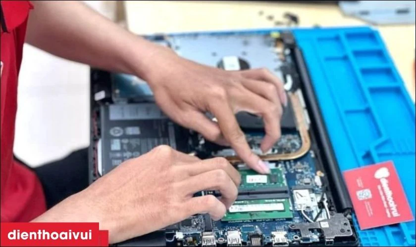 Quy trình sửa main - Lỗi IC nguồn Dell Inspiron 15 5555 uy tín tại Điện Thoại Vui