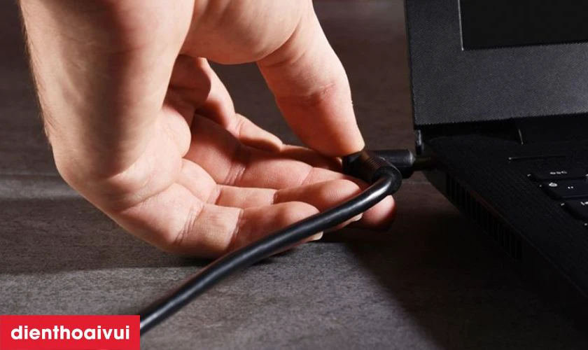 Dấu hiệu nhận biết lỗi IC nguồn Dell Inspiron 15 7568