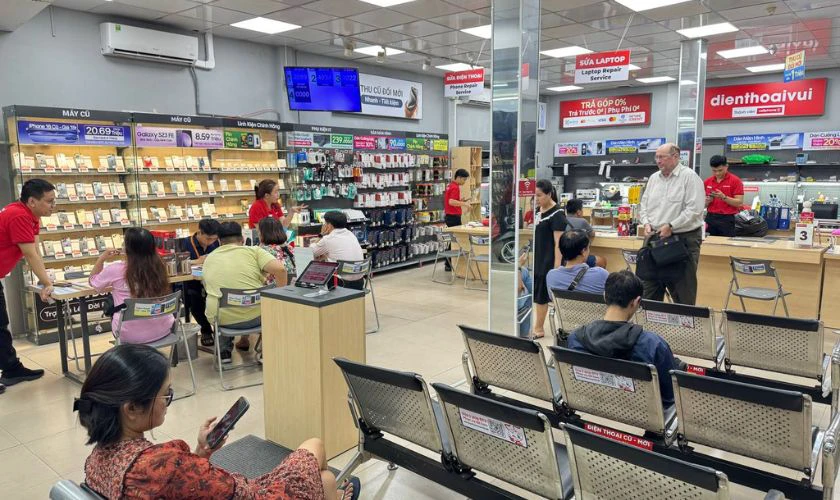 Quy trình sửa main diễn ra chuyên nghiệp và minh bạch