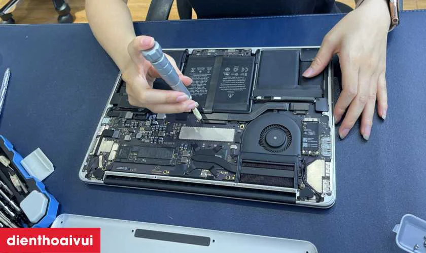 Tiếp nhận máy bị lỗi, hư main laptop
