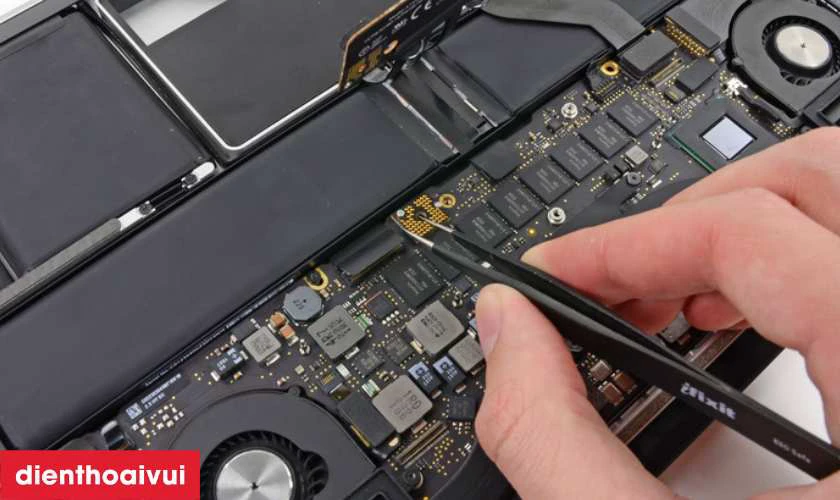 Kiểm tra chi tiết mainboard