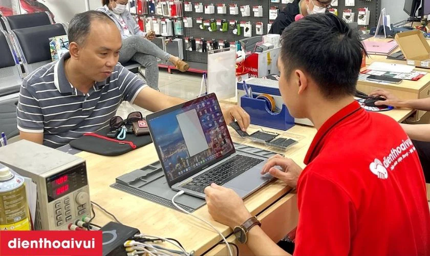 Mang máy MacBook Pro A2251 2020 của bạn đến trực tiếp cửa hàng Điện Thoại Vui